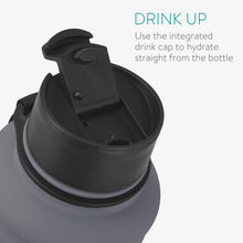 Carregar imagem no visualizador da galeria, Navaris Cantimplora de acero inoxidable - Botella de agua deportiva 2.2 L - Garrafa reutilizable con asa para gimnasio deporte camping - Gris oscuro