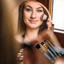 Carregar imagem no visualizador da galeria, Conjunto de pincéis de maquiagem Royal Chic Vegan, 5 peças, cerdas sintéticas macias, ideal para base, sombras e pós, compacto e portátil