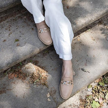 Carregar imagem no visualizador da galeria, CAPRICE FOOTWEAR Loafer MIA Mocassim Feminino em Couro Genuíno Anilina Elegante com Aplicação e Fabricados em Portugal