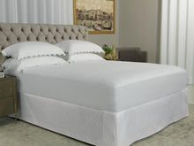 Carregar imagem no visualizador da galeria, Protetor de Colchão Impermeável 100% PU - Algodão e Poliéster - Proteção Duradoura para o Seu Colchão
