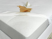 Carregar imagem no visualizador da galeria, Protetor de Colchão Impermeável 100% PU - Algodão e Poliéster - Proteção Duradoura para o Seu Colchão