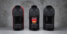 Załaduj obraz do przeglądarki galerii, Delta Q Cafeteira para cápsulas Delta Q Quick vermelha, para bebidas quentes e cafés, simples e prática, design elegante, fácil de usar, potência de 1200 W
