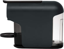 Cargar imagen en el visor de la galería, Delta Q Cafeteira para cápsulas Delta Q Quick preto, para bebidas quentes e cafés, simples e prática, design elegante, fácil de usar, potência de 1200 W
