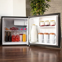 Carregar imagem no visualizador da galeria, Cecotec Nevera Pequeña Frigorífico Mini Minibar 46L GrandCooler 20000 SilentCompress Black E. Altura 48,7cm, 48 cm de Ancho, Bajo Consumo, Puerta Reversible, Funcionamiento Cíclico, Negro
