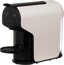Załaduj obraz do przeglądarki galerii, Delta Q Cafeteira para cápsulas Delta Q Quick branca, para bebidas quentes e cafés, simples e prática - fácil de usar, potência de 1200 W, dimensões 116 x 257 x 350 mm
