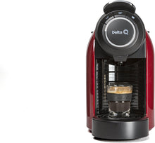 Carregar imagem no visualizador da galeria, Delta Q - Qool Evolution Roja - Cafetera para Cápsulas Delta Q - Sencilla y Practica - Diseño Elegante - Fácil de Usar - Potencia 1200 W - Dimensiones 152 x 281 x 374 mm [Clase de eficiencia energética A+]
