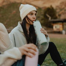 Carregar imagem no visualizador da galeria, BOTTLE BOTTLE Botella de agua aislada de 24 onzas con tapa de popote y asa, para deportes, viajes, gimnasio, botellas de agua de acero inoxidable, termo de metal al vacío de doble pared, a prueba de
