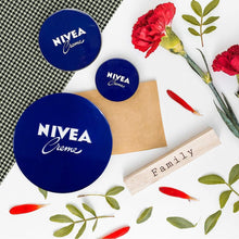 Carregar imagem no visualizador da galeria, NIVEA Creme 4 X 75 ml, creme hidratante corporal e facial para toda a família, creme universal para uma pele macia e hidratada, creme multiusos
