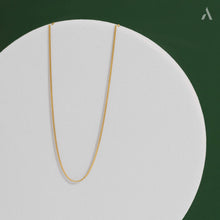 Carregar imagem no visualizador da galeria, Amberta Allure Cadena para Mujer en Oro Amarillo de 9 Quilates: Cadena Barbada 0.8 mm - 36 cm
