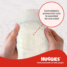 Carregar imagem no visualizador da galeria, Huggies Little Movers Pañales para Bebé con Diseños Disney Talla 4 (7-18 kg), Comodidad para la Piel 24/7, 3 Packs de 50, Total 150 Pañales

