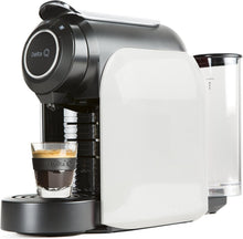 Laden Sie das Bild in den Galerie-Viewer.Delta Q - Qool Evolution Blanca - Cafetera para Cápsulas Delta Q - Sencilla y Practica - Diseño Elegante - Fácil de Usar - Potencia 1200 W - Dimensiones 152 x 281 x 374 mm [Clase de eficiencia energética A+]
