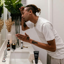 Carregar imagem no visualizador da galeria, Set de Cuidado Diario con Aroma a Naranja Dulce - Gel de Ducha y Champú 2 en 1 (200 ml) + Limpiador Facial Suave (150 ml) - 2 Piezas Vegan
