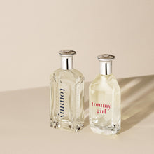 Carregar imagem no visualizador da galeria, Tommy Hilfiger – Tommy Girl Eau de Toilette – 100 ml – Perfume de Mujer – Fragancia Floral Frutal – Fragancia Floral Muy Fresca con Notas Frutales – Botella de Vidrio Transparente
