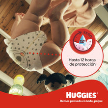 Carregar imagem no visualizador da galeria, Huggies Little Movers Pañales para Bebé con Diseños Disney Talla 4 (7-18 kg), Comodidad para la Piel 24/7, 3 Packs de 50, Total 150 Pañales
