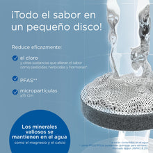 Carregar imagem no visualizador da galeria, BRITA Botella filtrante de agua modelo VITAL Azul Claro (600 ml) con 2 filtros MicroDisc, para hidratarse en cualquier lugar, elimina cloro, impurezas, hormonas y preserva minerales.

