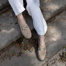 Carregar imagem no visualizador da galeria, CAPRICE FOOTWEAR Loafer MIA Mujer Mocasines Cuero Crute Auténtico Elegantes Slip-On con Aplique Pigopi Comodidad Diaria Fabricados en Portugal

