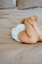 Carregar imagem no visualizador da galeria, Love &amp; Green – Pañales hipoalergénicos 0% para bebé, 23 pañales, talla 1
