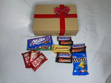 Carregar imagem no visualizador da galeria, Cesta de Chocolates Selecionados para Presentear em Grande Estilo - 15 Deliciosos Itens de Celebradas Marcas - Surpreenda em Datas Especiais com Essa Experiência Gourmet Inigualável
